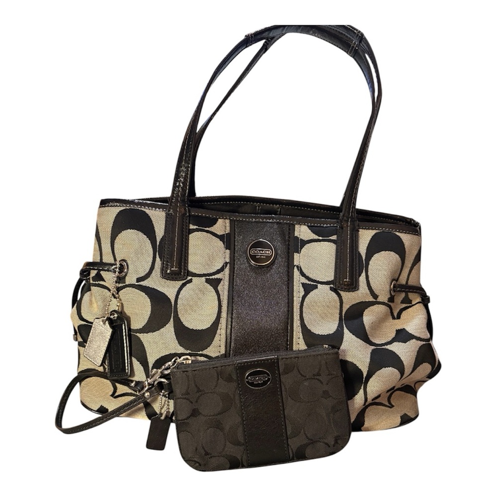 COACH signature canvas in black and gray + free wristlet